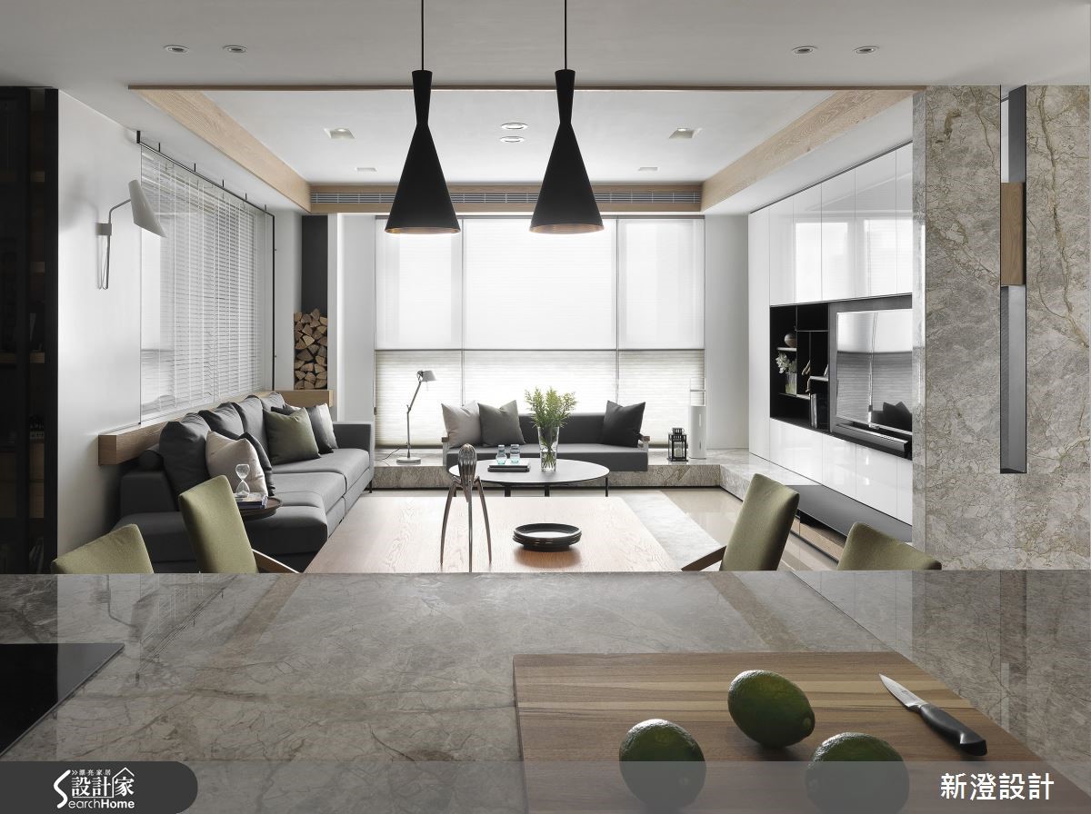 設計師為 63 坪宅邸注入大量純白色調，卻因為融合各種